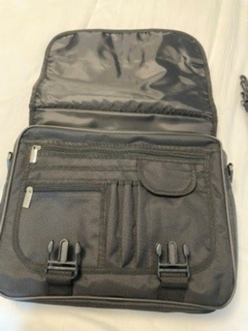 NEW- Bugatti Executive Briefcase - Picture 2 of 8
